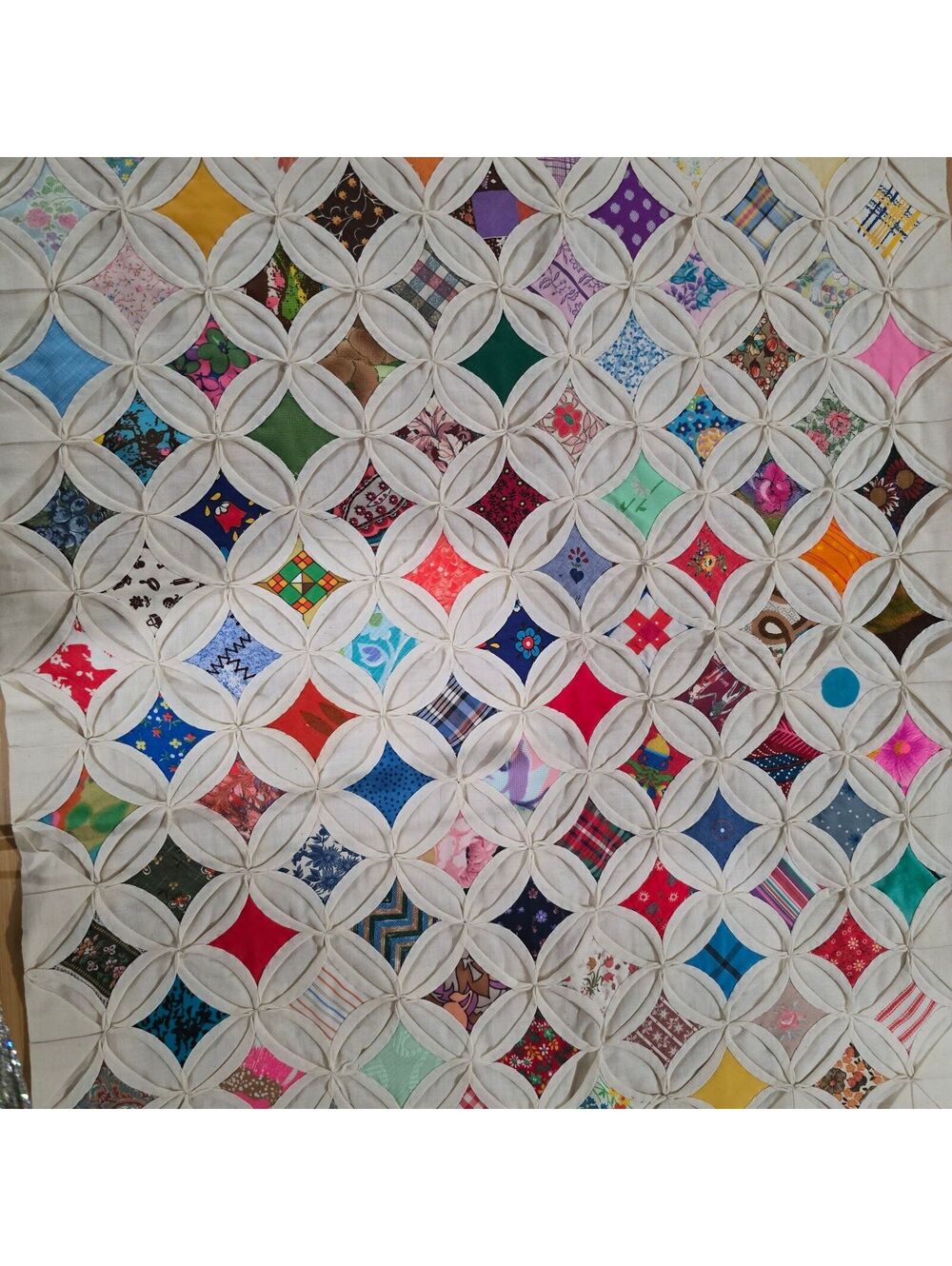 q116 Cathedral Window Wall Hanging Quilt 26 x20.5
